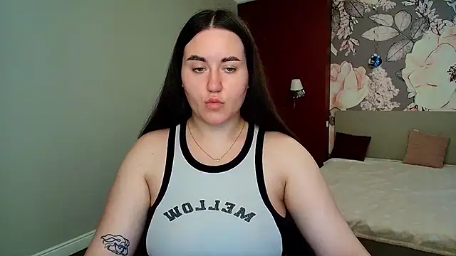 Snapshot of Roxie_Bradley chatting on July 8, 2026, 5:45 am Roxie Bradley online show from July 8, 2026, 5:45 am