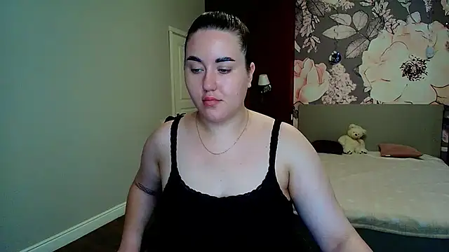 Snapshot of Roxie_Bradley chatting on July 10, 2026, 5:45 am Roxie Bradley online show from July 10, 2026, 5:45 am