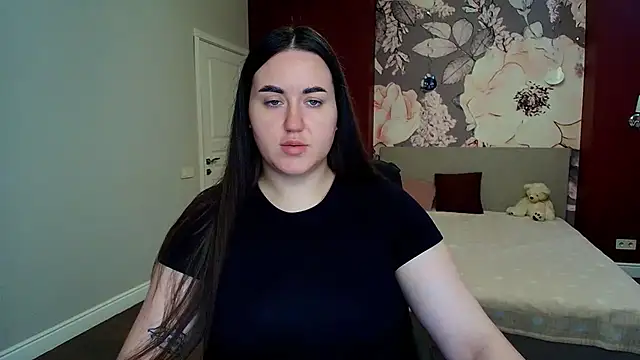 Snapshot of Roxie_Bradley chatting on July 14, 2026, 5:34 am Roxie Bradley online show from July 14, 2026, 5:34 am