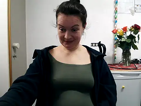 LoveNBloom online show from December 31, 2024, 5:40 pm