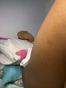  yisela  online show from April 10, 2026, 12:38 am