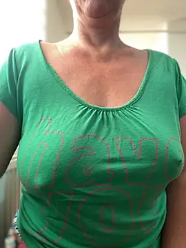 Snapshot of sweetmystery1 chatting on September 27, 2025, 3:28 pm sweetmystery1 online show from September 27, 2025, 3:28 pm