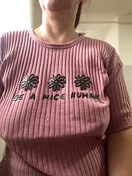 Snapshot of sweetmystery1 chatting on October 26, 2025, 11:05 am sweetmystery1 online show from October 26, 2025, 11:05 am