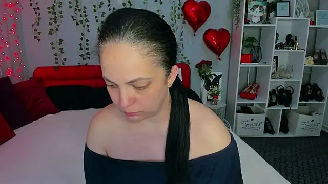 DarlingMilf online show from April 17, 2026, 6:55 pm