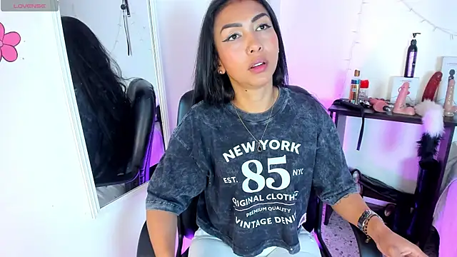 Snapshot of Tracy_lambo chatting on December 19, 2025, 10:28 pm Tracy lambo online show from December 19, 2025, 10:28 pm