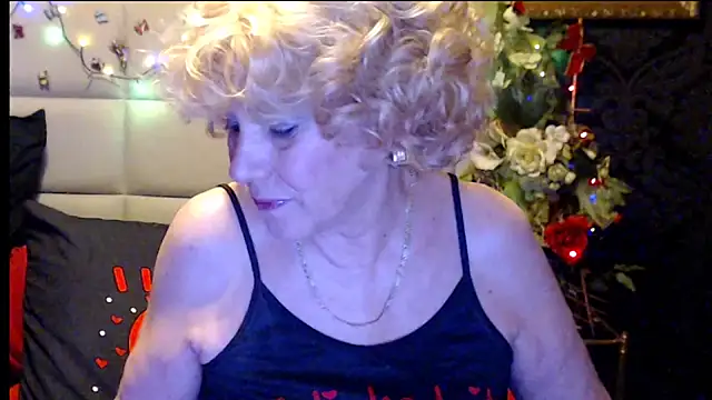 Snapshot of HappyWomanOn chatting on February 1, 2026, 10:03 am HappyWomanOn online show from February 1, 2026, 10:03 am
