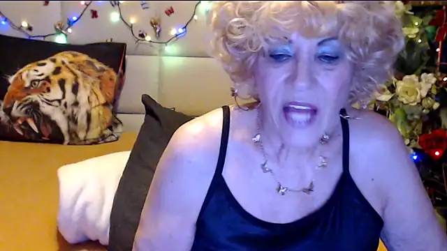Snapshot of HappyWomanOn chatting on February 13, 2026, 9:55 pm HappyWomanOn online show from February 13, 2026, 9:55 pm