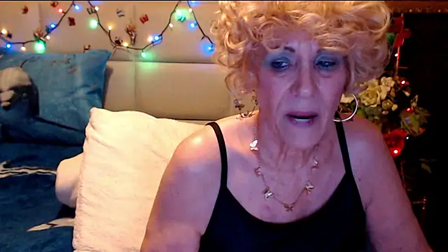 Snapshot of HappyWomanOn chatting on February 21, 2026, 10:55 pm HappyWomanOn online show from February 21, 2026, 10:55 pm