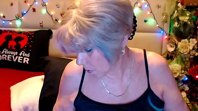 Snapshot of HappyWomanOn chatting on March 6, 2026, 9:28 am HappyWomanOn online show from March 6, 2026, 9:28 am