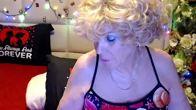Snapshot of HappyWomanOn chatting on March 10, 2026, 9:14 am HappyWomanOn online show from March 10, 2026, 9:14 am