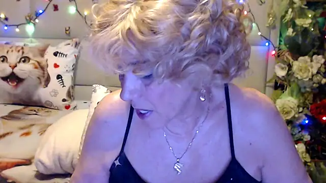 Snapshot of HappyWomanOn chatting on March 17, 2026, 8:23 pm HappyWomanOn online show from March 17, 2026, 8:23 pm