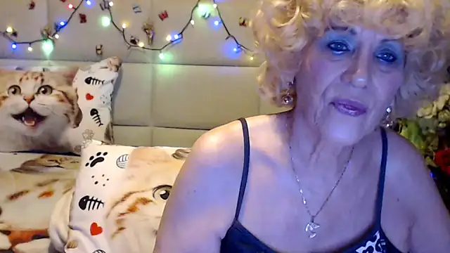 Snapshot of HappyWomanOn chatting on March 19, 2026, 7:18 pm HappyWomanOn online show from March 19, 2026, 7:18 pm