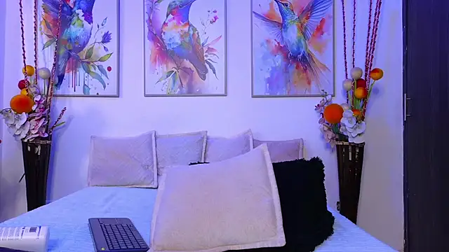 Marianaa Lopezz online show from February 15, 2025, 7:39 pm