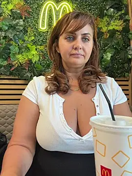 AnneKane online show from July 17, 2026, 10:00 am