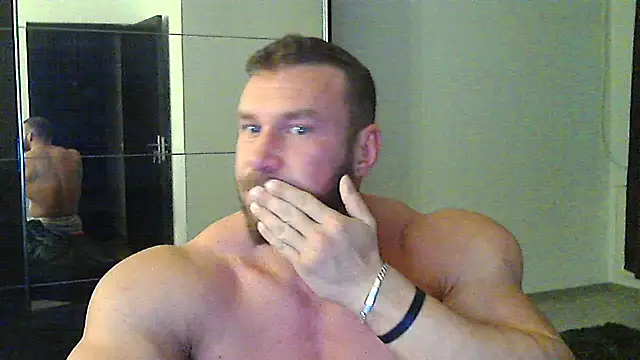 Snapshot of muscularkevin chatting on November 9, 2025, 5:17 am muscularkevin online show from November 9, 2025, 5:17 am