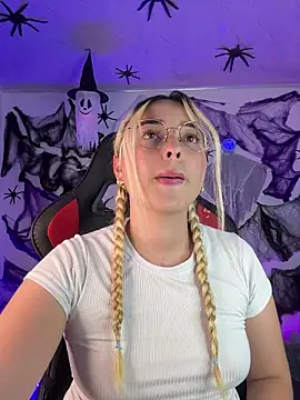 Irisweet  online show from October 27, 2025, 11:31 pm