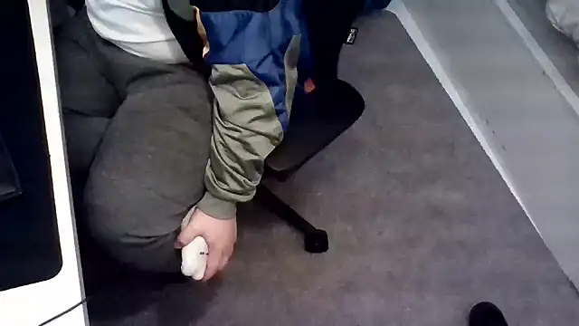 Snapshot of Luishorny19 chatting on January 14, 2025, 3:15 pm Luishorny19 online show from January 14, 2025, 3:15 pm