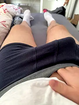 Snapshot of Luishorny19 chatting on November 4, 2025, 11:42 am Luishorny19 online show from November 4, 2025, 11:42 am