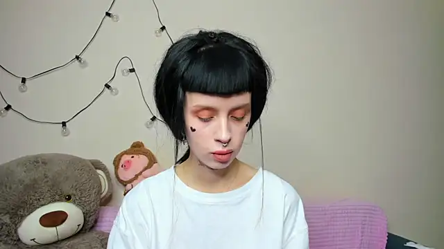 FlowerOfSin2001 online show from October 11, 2025, 4:05 pm