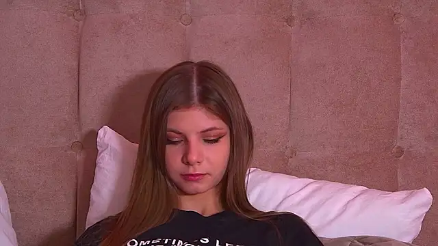 AudreyBarlow online show from February 1, 2025, 3:07 pm