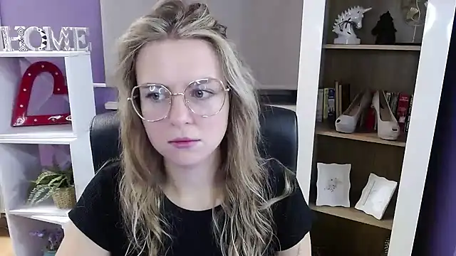 Zoey Erotic online show from November 5, 2025, 5:29 am