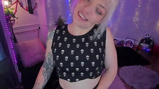 Snapshot of AliceW0lf chatting on September 15, 2025, 7:58 pm AliceW0lf online show from September 15, 2025, 7:58 pm