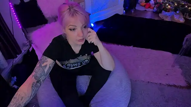 AliceW0lf online show from December 16, 2025, 9:09 pm