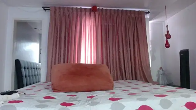 linapalacios online show from June 2, 2026, 10:34 pm