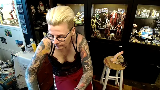 Snapshot of MaryG chatting on January 21, 2025, 9:35 am MaryG online show from January 21, 2025, 9:35 am