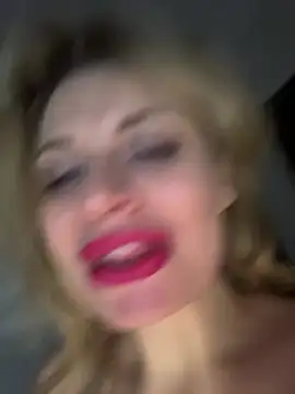 Snapshot of Evellyn chatting on January 10, 2026, 6:42 pm Evellyn online show from January 10, 2026, 6:42 pm