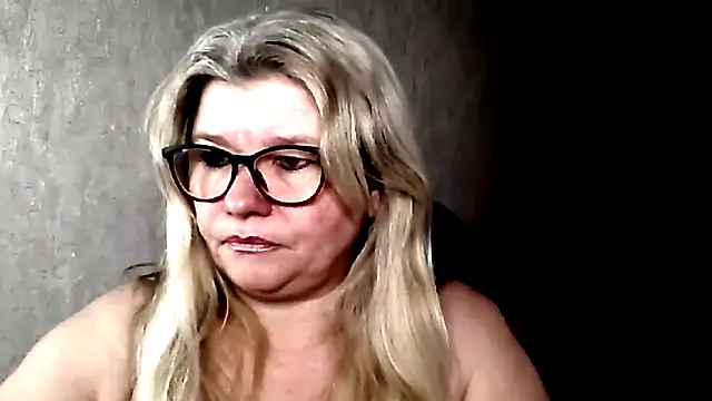 Snapshot of Diana_49 chatting on March 23, 2026, 7:23 am Diana 49 online show from March 23, 2026, 7:23 am