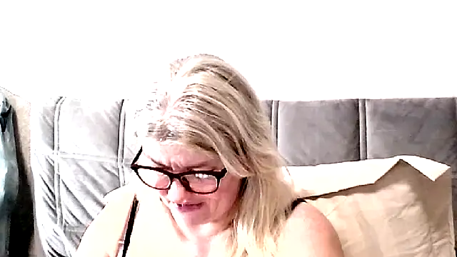 Snapshot of Diana_49 chatting on March 26, 2026, 10:26 pm Diana 49 online show from March 26, 2026, 10:26 pm