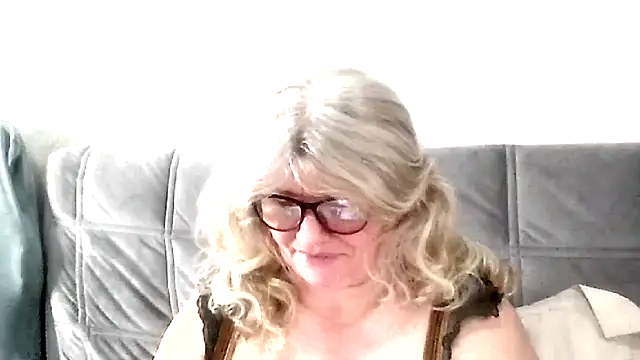 Snapshot of Diana_49 chatting on March 30, 2026, 1:45 pm Diana 49 online show from March 30, 2026, 1:45 pm