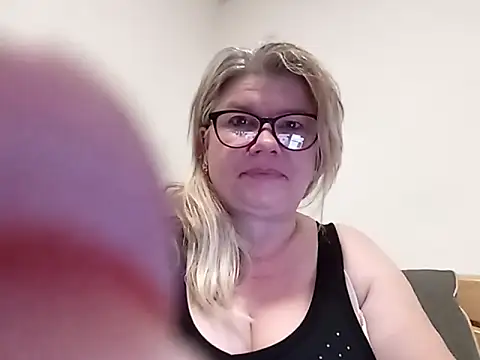 Snapshot of Diana_49 chatting on April 10, 2026, 8:19 am Diana 49 online show from April 10, 2026, 8:19 am