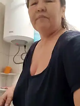 Snapshot of Zulfiya_Bruce chatting on February 11, 2026, 11:37 am Zulfiya Bruce online show from February 11, 2026, 11:37 am