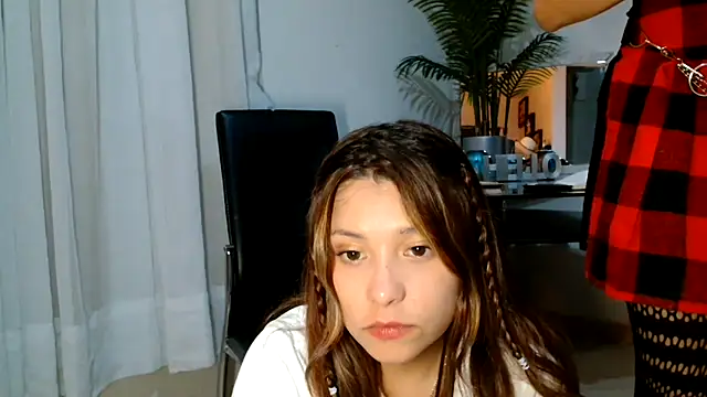 Snapshot of 3littleschoolteens chatting on June 11, 2026, 5:16 am 3littleschoolteens online show from June 11, 2026, 5:16 am