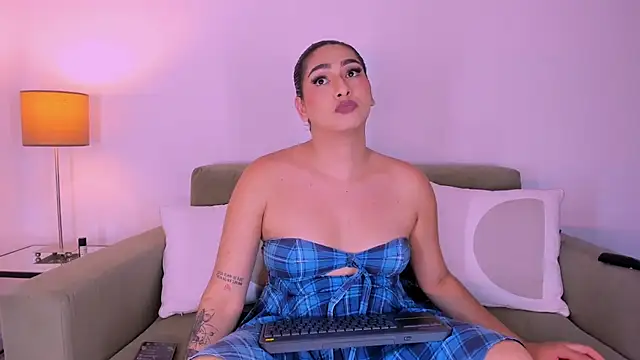 Snapshot of ISABELLASSMITH chatting on March 19, 2025, 4:57 am ISABELLASSMITH online show from March 19, 2025, 4:57 am