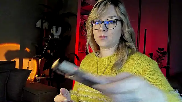 Snapshot of 5_in_one chatting on December 4, 2024, 4:32 am 5 in one online show from December 4, 2024, 4:32 am