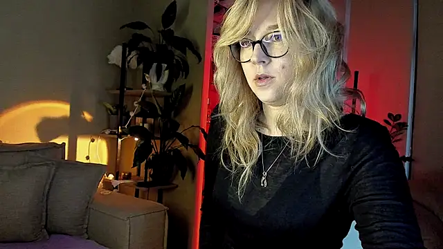 Snapshot of 5_in_one chatting on December 6, 2024, 7:32 am 5 in one online show from December 6, 2024, 7:32 am