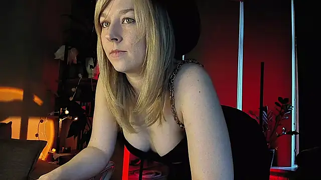 Snapshot of 5_in_one chatting on December 17, 2024, 8:01 am 5 in one online show from December 17, 2024, 8:01 am