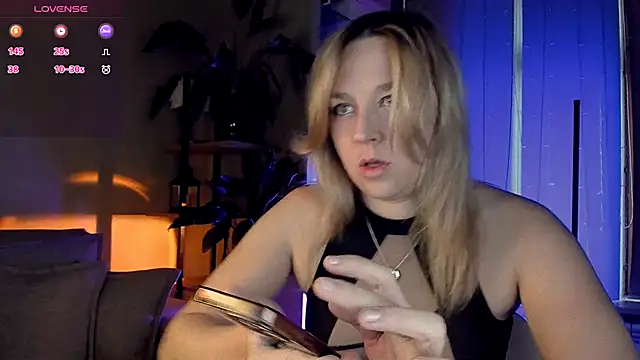 Snapshot of 5_in_one chatting on October 18, 2025, 4:59 am 5 in one online show from October 18, 2025, 4:59 am