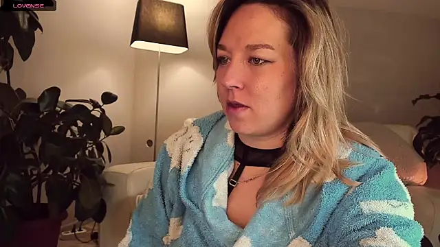 Snapshot of 5_in_one chatting on July 4, 2026, 4:18 am 5 in one online show from July 4, 2026, 4:18 am