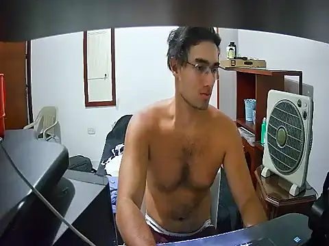 lechero226 online show from December 14, 2025, 2:28 am