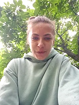 Keli Jessi online show from May 19, 2026, 1:28 pm