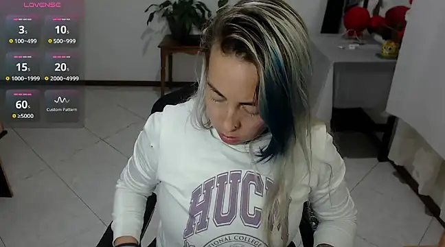 Snapshot of charlottezoe15 chatting on March 23, 2025, 2:48 am charlottezoe15 online show from March 23, 2025, 2:48 am