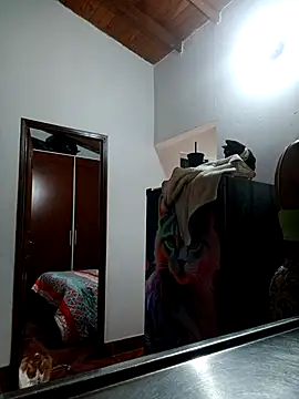 LunaZambrano online show from November 16, 2025, 5:51 pm