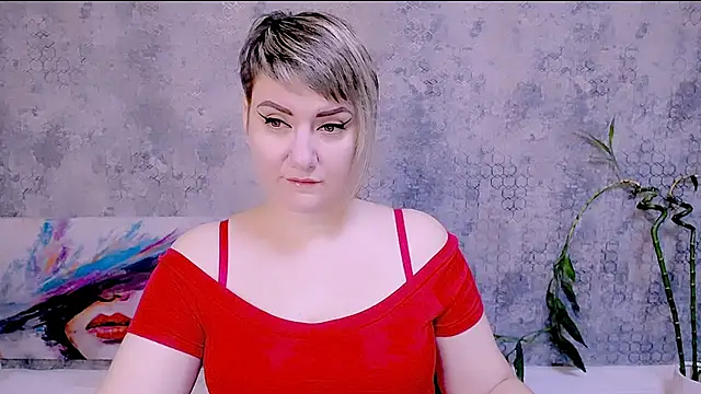 Snapshot of Djullia chatting on November 8, 2025, 6:13 am Djullia online show from November 8, 2025, 6:13 am