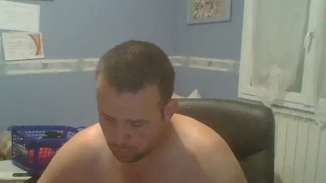 Snapshot of manubm03 chatting on September 17, 2025, 4:14 am manubm03 online show from September 17, 2025, 4:14 am