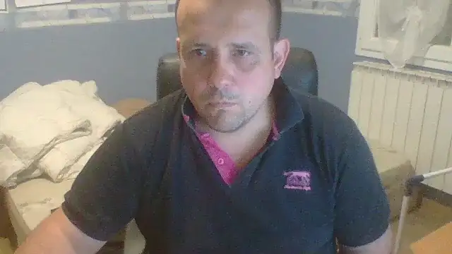 Snapshot of manubm03 chatting on October 28, 2025, 12:52 pm manubm03 online show from October 28, 2025, 12:52 pm