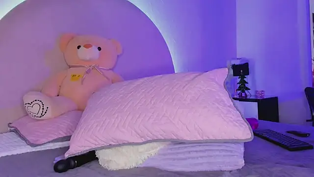 Snapshot of elsalondon chatting on December 29, 2024, 8:00 am elsalondon online show from December 29, 2024, 8:00 am